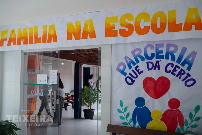 Escola Rachel de Queiroz reúne famílias em encontro de integração e diálogo em Teixeira de Freitas