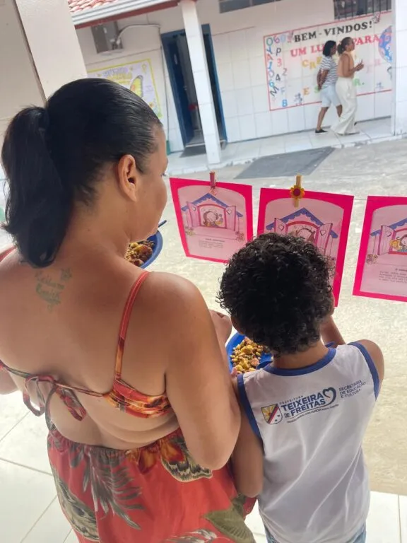 Oficina reúne famílias e alunos em manhã de atividades sobre alfabetização e letramento na Escola Municipal Irmã Dulce