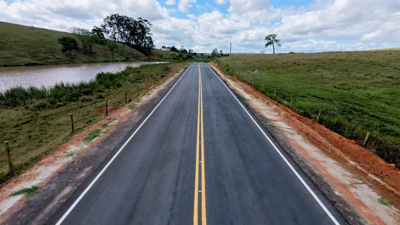 BA-693 recebe pavimentação do Governo da Bahia e fortalece ligação de Ibirapuã com Minas Gerais