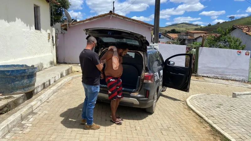 Revoltante: Homem de 40 anos é preso suspeito de estuprar idosa cega e acamada em Itagimirim Revoltante: Homem de 40 anos é preso suspeito de estuprar idosa cega e acamada em Itagimirim