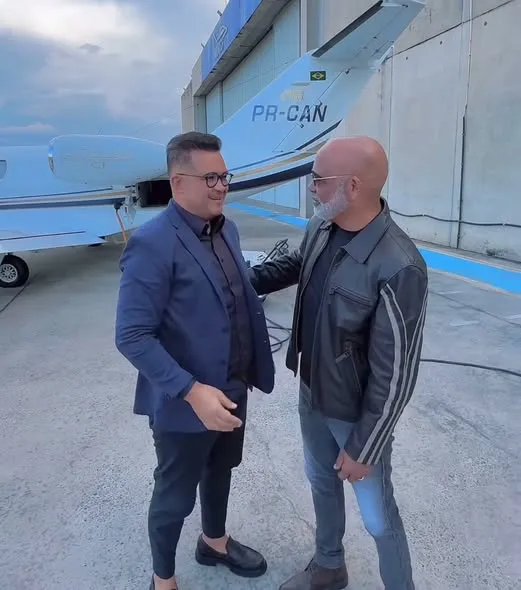 Cantor Rick e outras três pessoas estão em helicóptero desaparecido em Santa Catarina Cantor Rick e outras três pessoas estão em helicóptero desaparecido em Santa Catarina