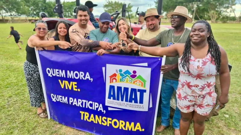 Prefeito faz entrega de Trator Agrícola à associação de Taquarinha