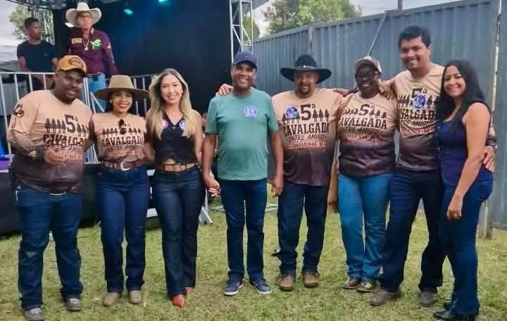 Prefeito faz entrega de Trator Agrícola à associação de Taquarinha