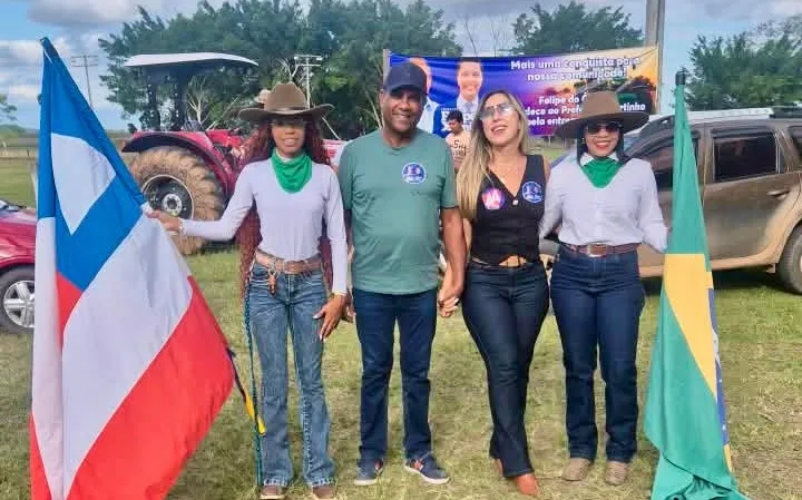Prefeito faz entrega de Trator Agrícola à associação de Taquarinha