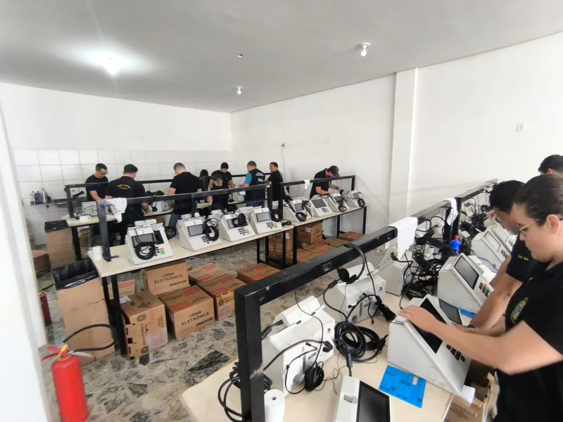 Justiça Eleitoral inicia preparação das urnas para Eleições 2026 e orienta eleitores sobre “colinha” e uso de celular Justiça Eleitoral inicia preparação das urnas para Eleições 2026 e orienta eleitores sobre “colinha” e uso de celular