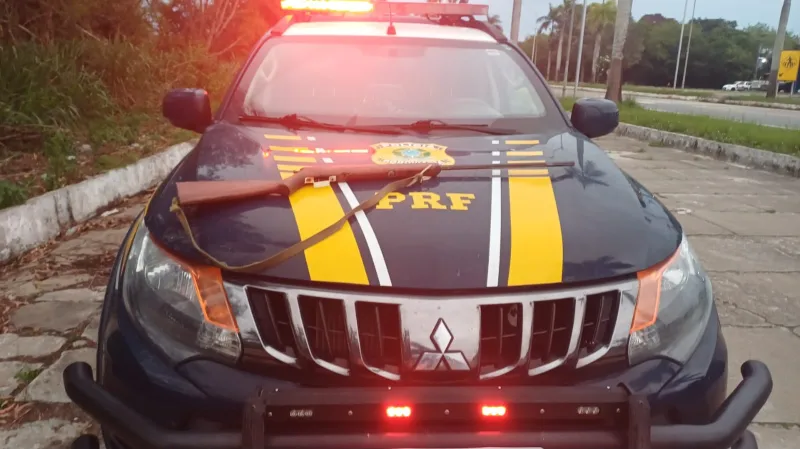 PRF cumpre mandado de prisão e apreende arma e munições em Teixeira de Freitas (BA)
