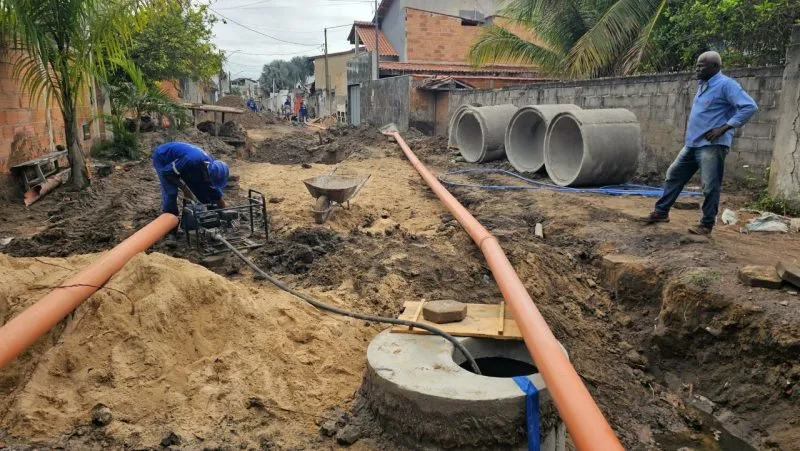Obras de esgotamento sanitário avançam e ultrapassam 50% de execução em Mucuri Obras de esgotamento sanitário avançam e ultrapassam 50% de execução em Mucuri