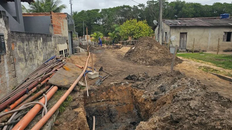 Obras de esgotamento sanitário avançam e ultrapassam 50% de execução em Mucuri Obras de esgotamento sanitário avançam e ultrapassam 50% de execução em Mucuri