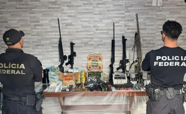 Fraude em registros de CAC: PF apreende arsenal e valores milionários durante operação na Bahia
