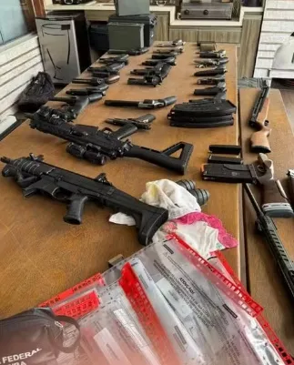 Fraude em registros de CAC: PF apreende arsenal e valores milionários durante operação na Bahia
