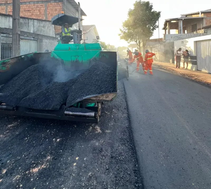 Obra começa e 23 ruas do Vila Caraípe serão pavimentadas em Teixeira de Freitas
