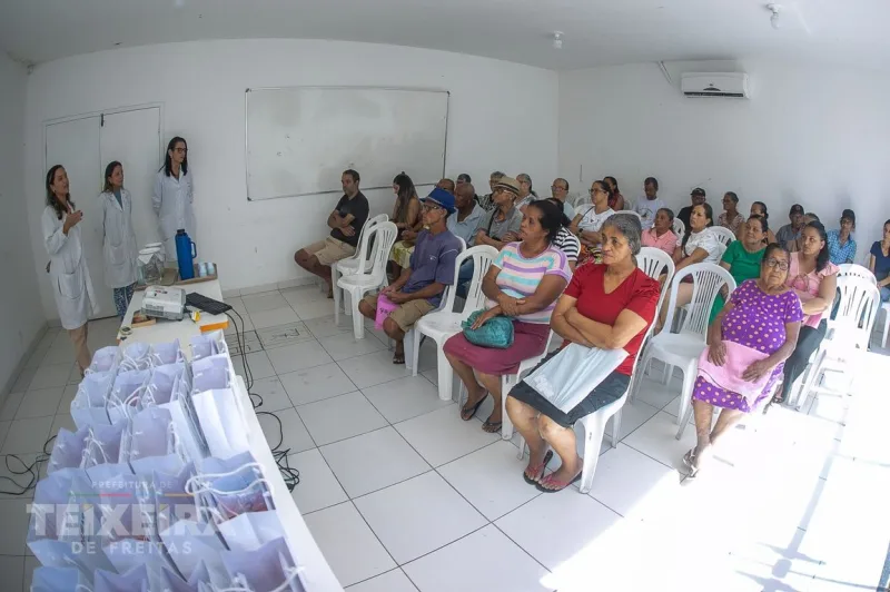 40 aparelhos auditivos são entregues pelo CER IV de Teixeira de Freitas; mais 50 serão concedidos 40 aparelhos auditivos são entregues pelo CER IV de Teixeira de Freitas; mais 50 serão concedidos