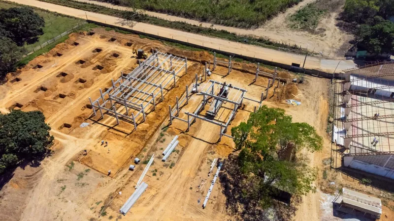 Tonzinho acompanha avanço da obra de R$ 22 milhões da nova escola de Lajedão ao lado de Danilo Fraga