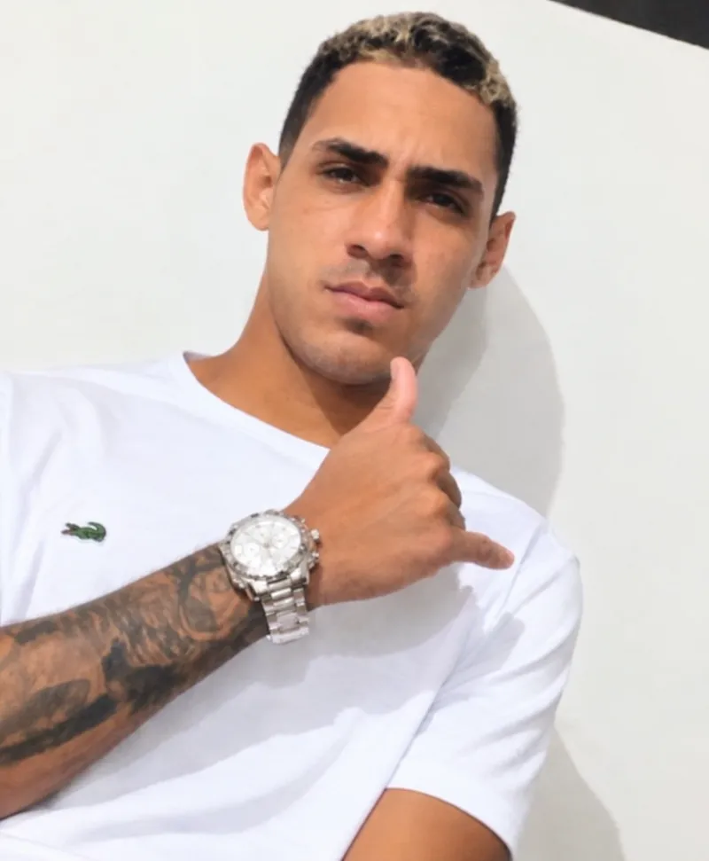 Jovem de 18 anos é morto a tiros enquanto dormia na casa do pai em  de Cachoeira do Mato, distrito de Teixeira de Freitas
