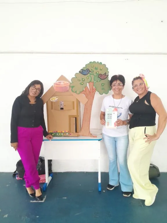 Projeto leva literatura e imaginação para dentro das escolas municipais de Teixeira de Freitas Projeto leva literatura e imaginação para dentro das escolas municipais de Teixeira de Freitas