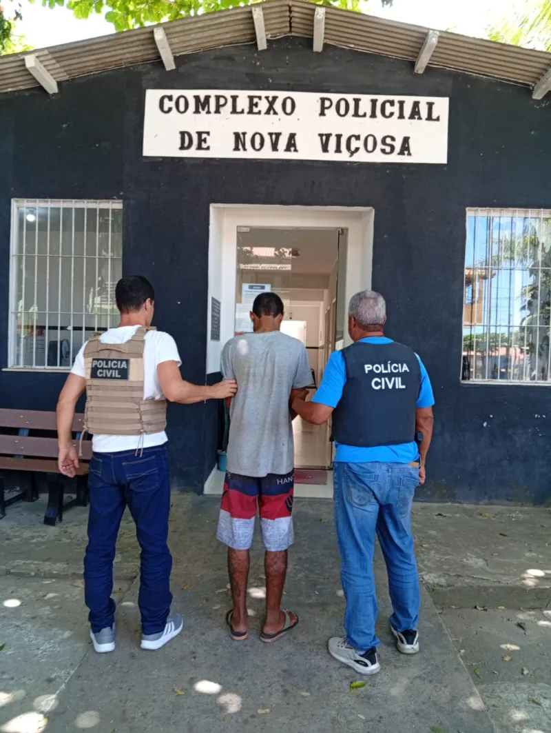 Homem é preso após furtar estabelecimento comercial e usar cartões da vítima em Nova Viçosa