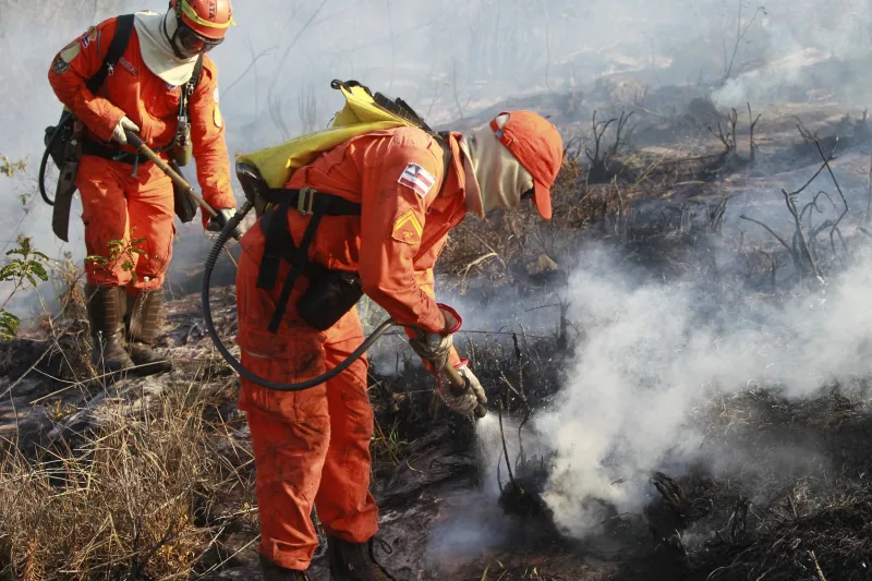 Bombeiros completam 100 dias de operação contra incêndios florestais com redução de 29% nos focos de calor Bombeiros completam 100 dias de operação contra incêndios florestais com redução de 29% nos focos de calor