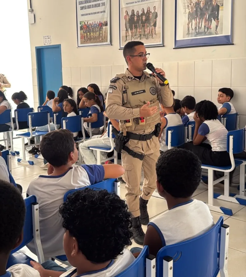 PMBA realiza palestra sobre violência, bullying e segurança no ambiente escolar em Teixeira de Freitas