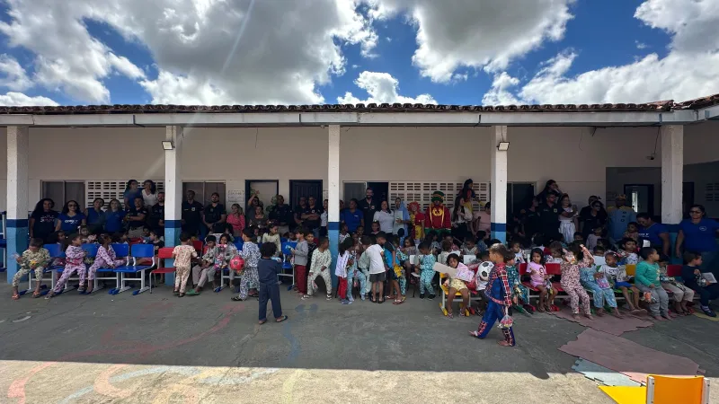 Polícia Civil e  DPT levam alegria a crianças e distribuem mais de mil brinquedos em Eunápolis