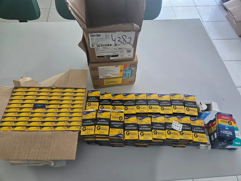 Medicamentos com identificação do Fundo Municipal de Saúde de Porto Seguro são encontrados na rua em Eunápolis
