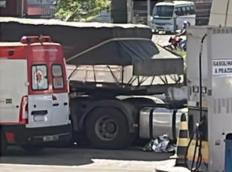 Homem pode ter dormido sob carreta antes de morrer atropelado em posto na BR-101, em Teixeira de Freitas