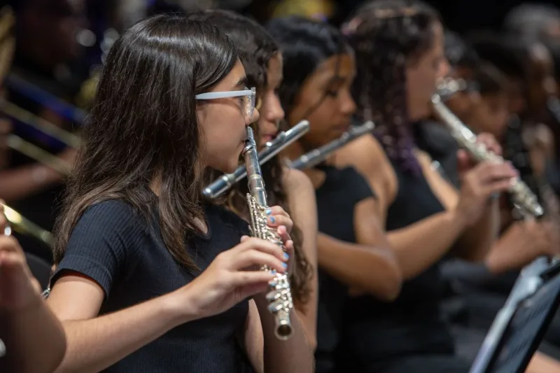NEOJIBA comemora sete anos de atuação em Teixeira de Freitas com concertos no Teatro Escola