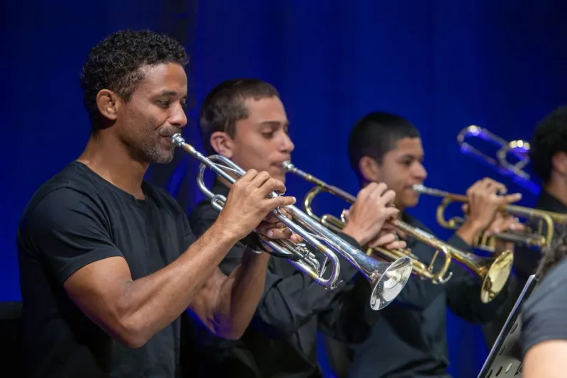 NEOJIBA comemora sete anos de atuação em Teixeira de Freitas com concertos no Teatro Escola