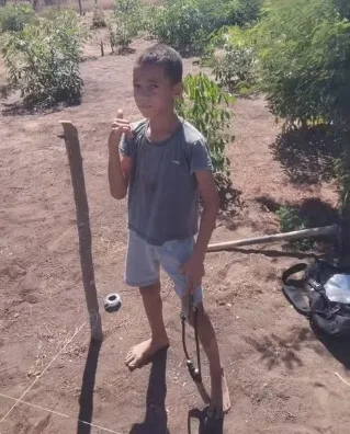 Menino de 8 anos morre após ser atingido por faca durante briga entre mãe e avó na Bahia