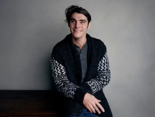 Morre RJ Mitte, astro de 'Breaking Bad', aos 34 anos