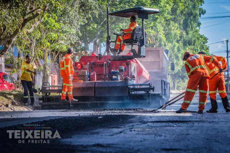 Teixeira de Freitas avança com obras de drenagem no bairro Luiz Eduardo e pavimentação no Jardim Liberdade