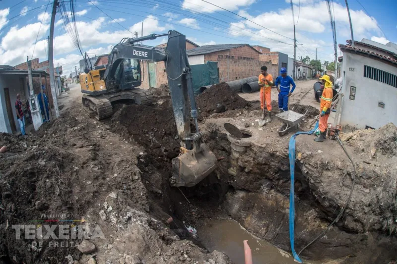 Teixeira de Freitas avança com obras de drenagem no bairro Luiz Eduardo e pavimentação no Jardim Liberdade