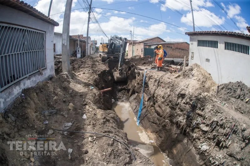 Teixeira de Freitas avança com obras de drenagem no bairro Luiz Eduardo e pavimentação no Jardim Liberdade
