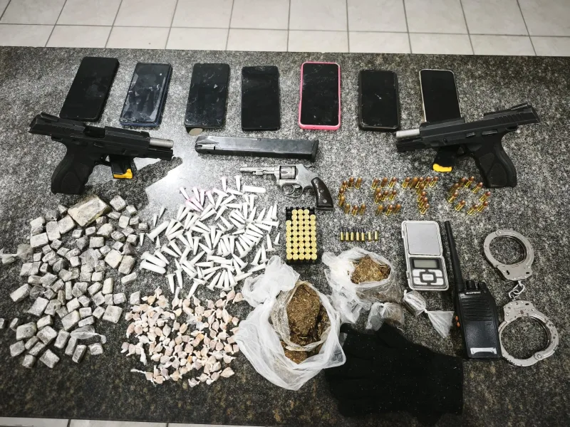 Três suspeitos de homicídios morrem após confronto com policiais em Itabela; armas, drogas e carro roubado são apreendidos
