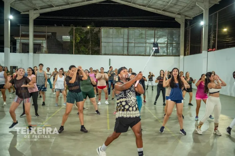 Dança na Praça reúne mais de 65 pessoas na primeira edição em Teixeira de Freitas