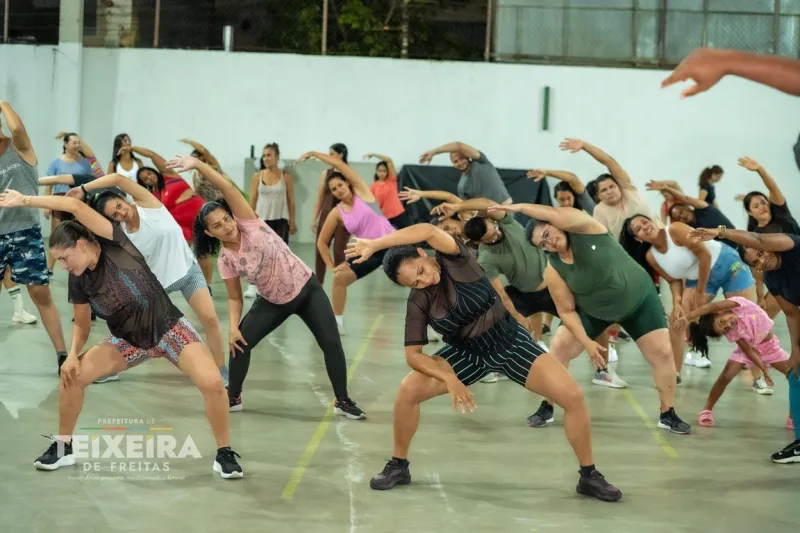 Dança na Praça reúne mais de 65 pessoas na primeira edição em Teixeira de Freitas