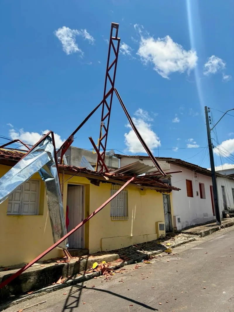 Após forte tempestade, Vereda decreta situação de emergência e mobiliza força-tarefa de reconstrução e assistência social Após forte tempestade, Vereda decreta situação de emergência e mobiliza força-tarefa de reconstrução e assistência social