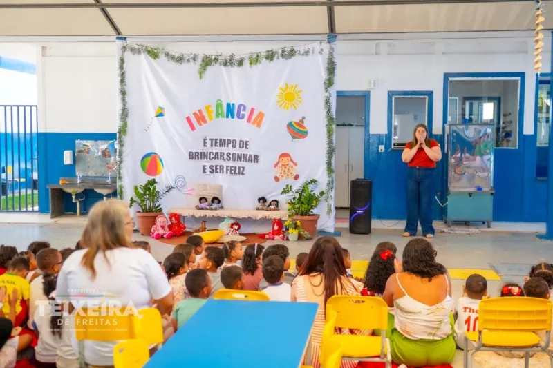 Palhaços e balé encantam crianças em CMEI de Teixeira de Freitas durante programação especial