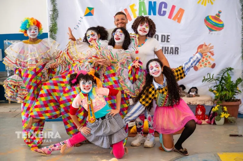 Palhaços e balé encantam crianças em CMEI de Teixeira de Freitas durante programação especial
