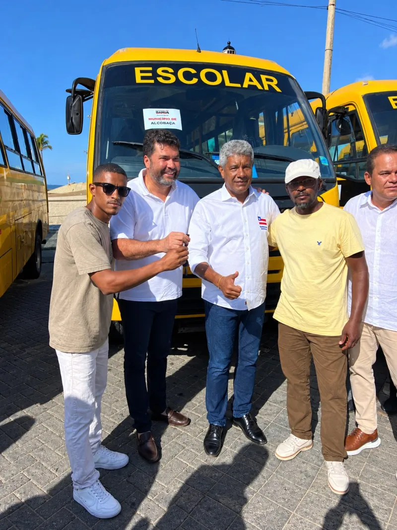 Alcobaça ganha novo ônibus escolar por meio do programa Caminho da Escola, do Governo Federal