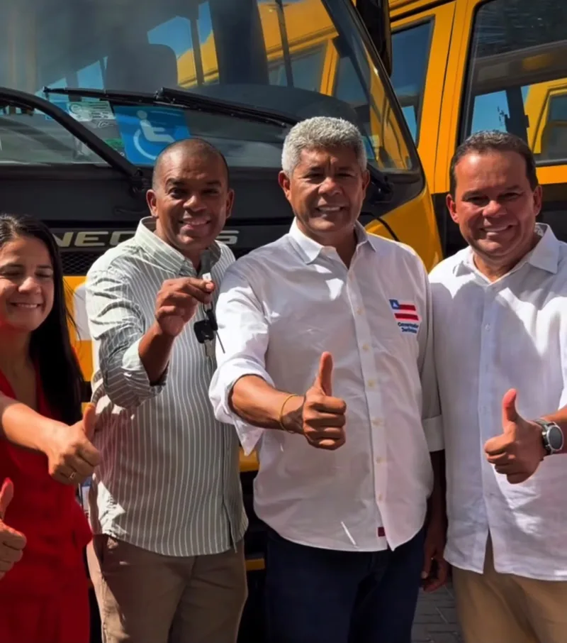 Mais uma conquista para a Educação: Prado recebe novo ônibus para reforçar o transporte escolar municipal