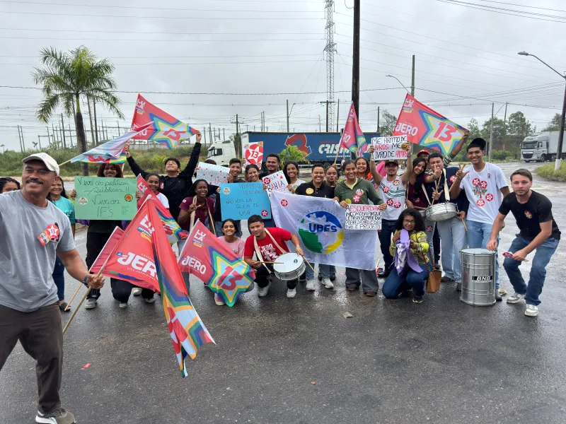Estudantes do IF Baiano realizam ato em defesa da educação pública e da reeleição de Lula Estudantes do IF Baiano realizam ato em defesa da educação pública e da reeleição de Lula