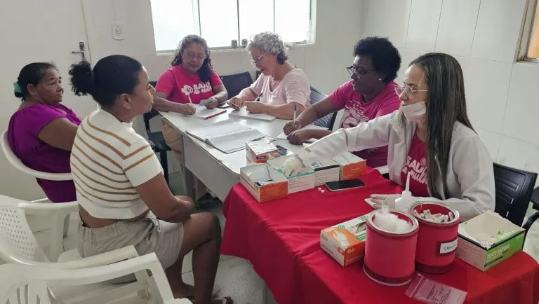 Mulheres de Itabatã protagonizam ação do “Outubro Rosa” em defesa da saúde, da prevenção e do autocuidado