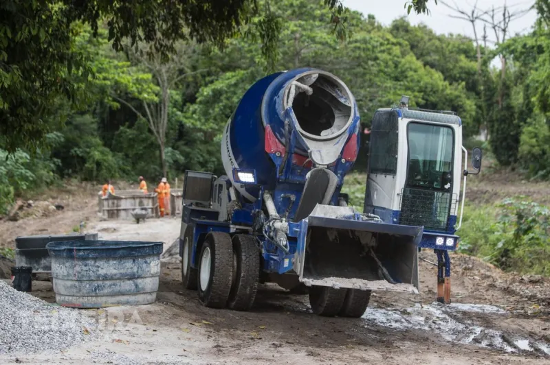 Obras de drenagem avançam na área do futuro Parque Ecológico de Teixeira de Freitas