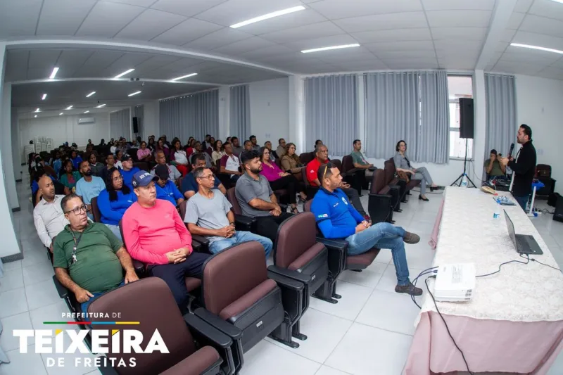 Prefeitura de Teixeira de Freitas promove formação sobre transporte escolar humanizado