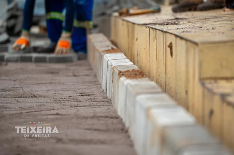 Prefeitura de Teixeira de Freitas pavimenta mais de 7 mil m² de vias no Nova Teixeira