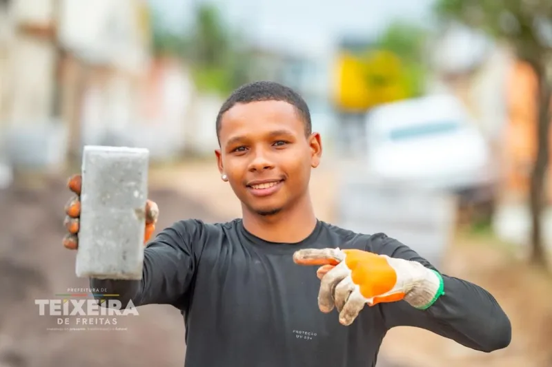 Prefeitura de Teixeira de Freitas pavimenta mais de 7 mil m² de vias no Nova Teixeira