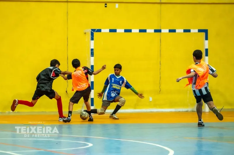 Futsal, vôlei e aprendizado: conheça as atividades do Estação Cidadania em Teixeira de Freitas