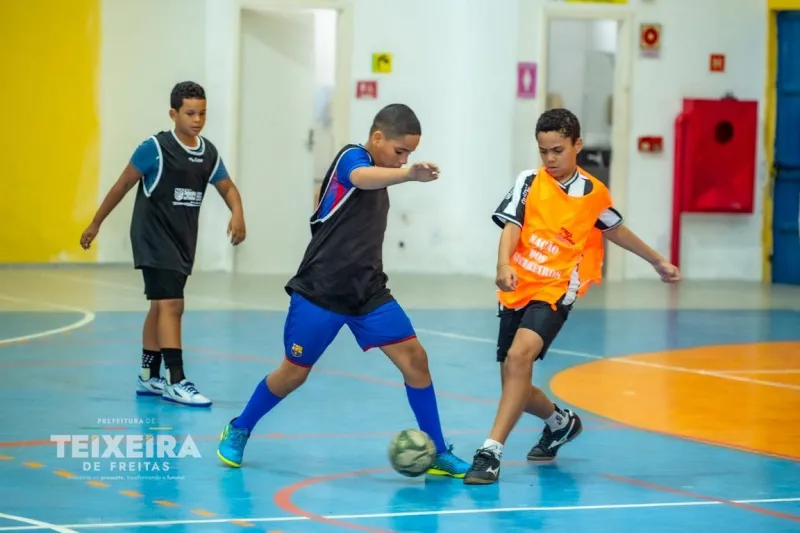Futsal, vôlei e aprendizado: conheça as atividades do Estação Cidadania em Teixeira de Freitas