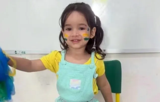 Menina de 2 anos morre após ficar três horas esquecida pelo pai dentro de carro