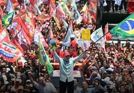 Lula é reeleito presidente do Brasil após disputa acirrada no segundo turno